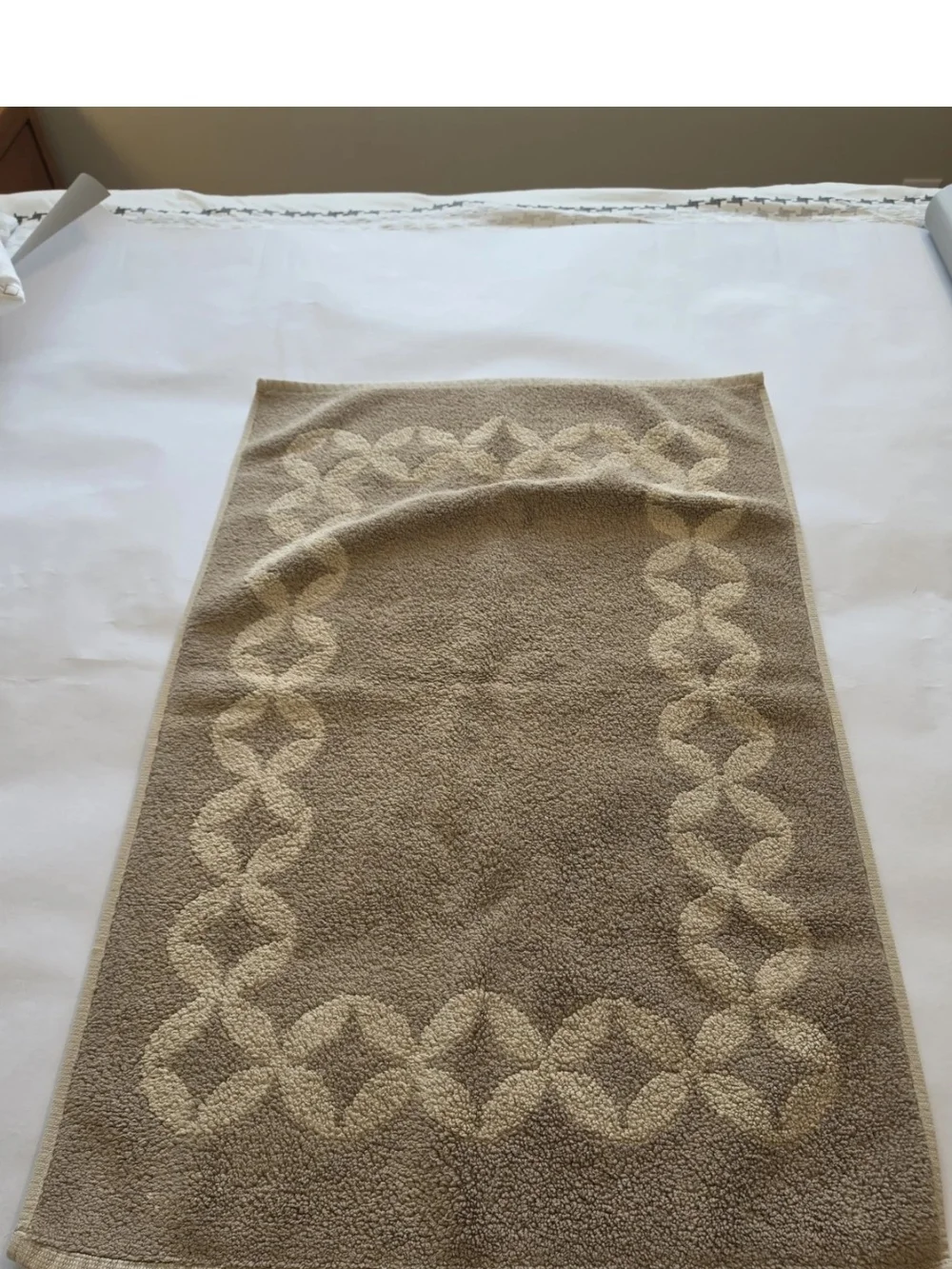 Classic Tan Bath Mat with Interlocking Border - Unbranded